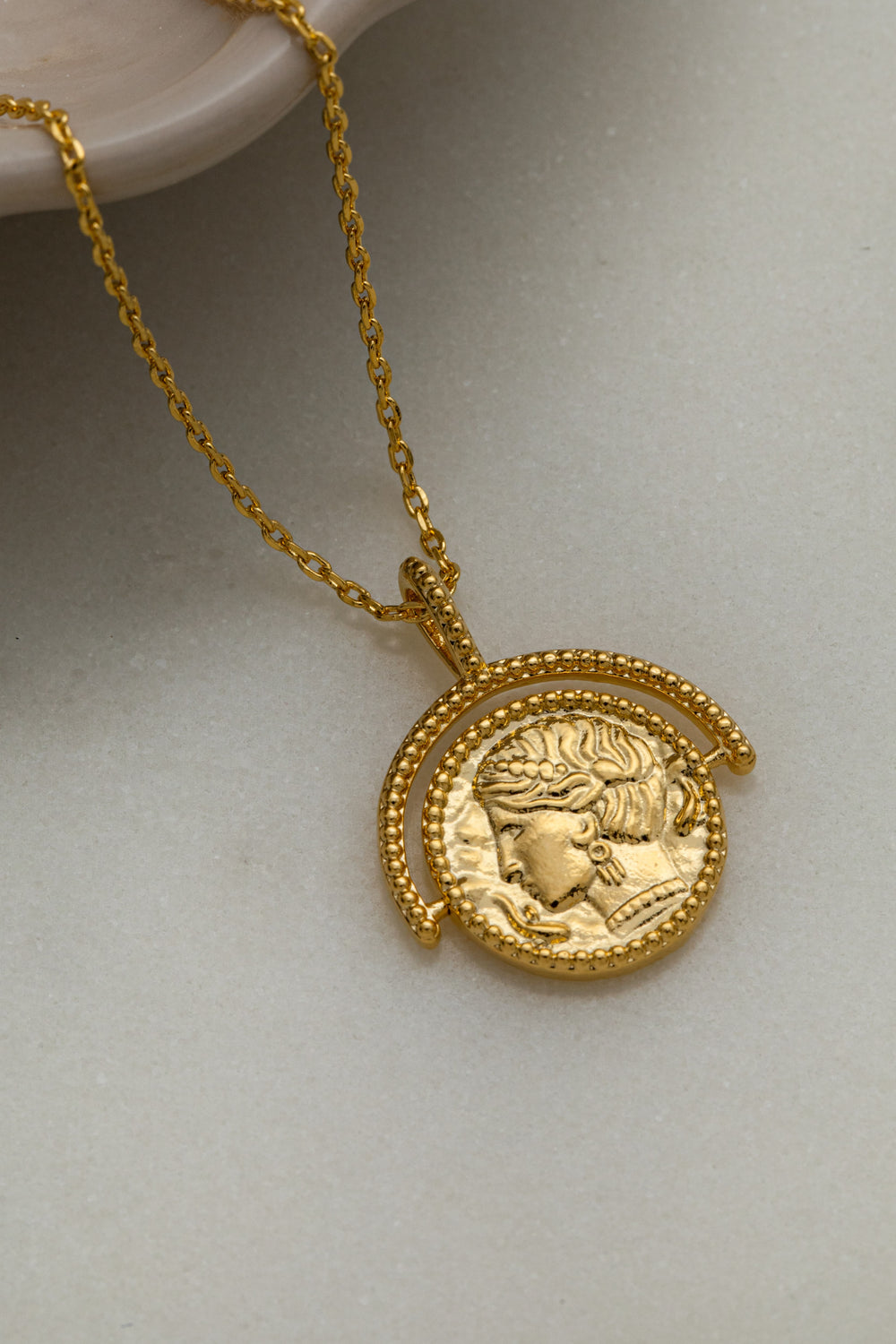 Gold Pendant Necklaces